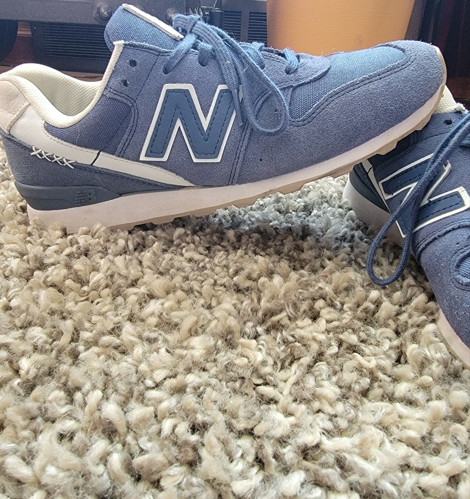 New balance tennis shoes